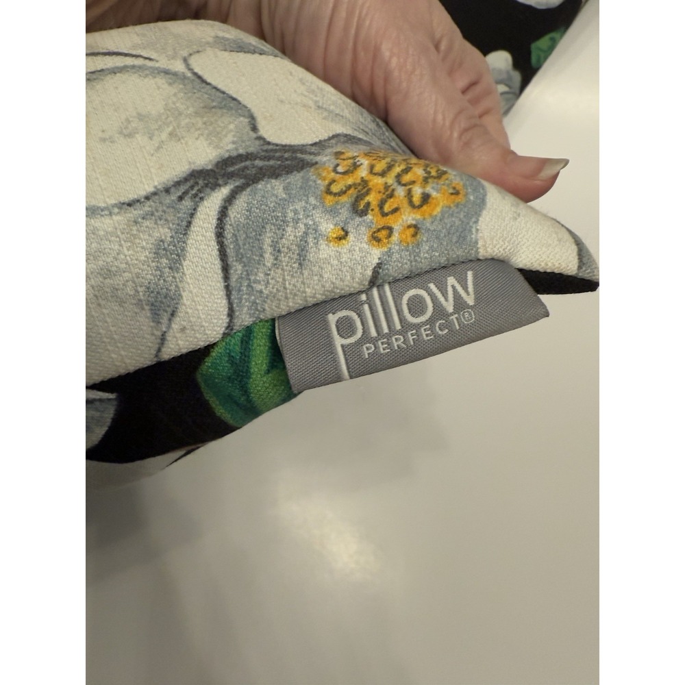 Pillow Perfect‎ Magnolia Black Indoor Outdoor Decorative ~ Discontinued Pair - Picture 4 of 8